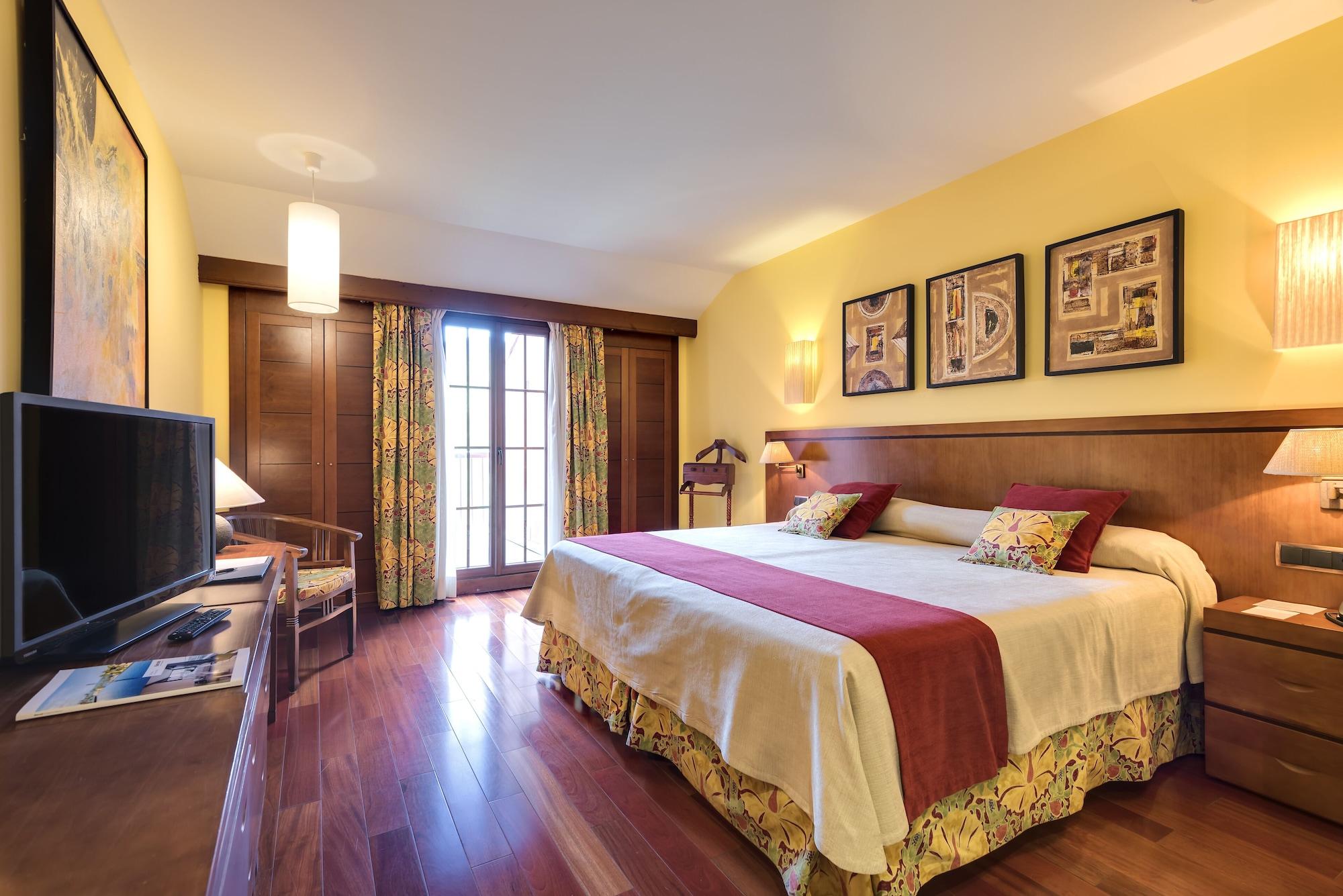 Hotel & Spa Monasterio De Больтания Экстерьер фото A room at the Hotel El Prado