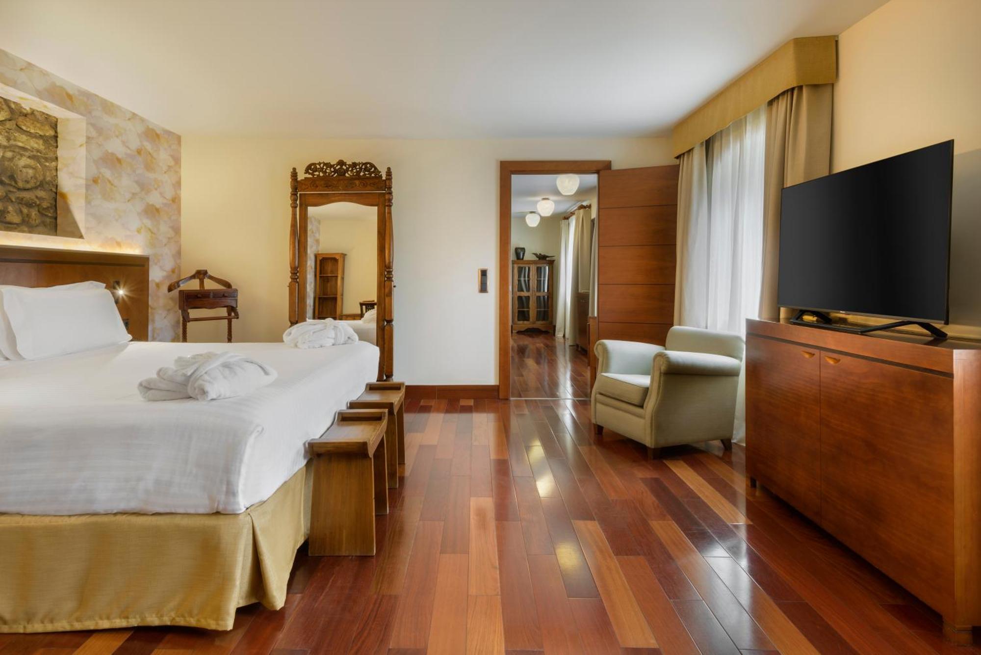 Hotel & Spa Monasterio De Больтания Экстерьер фото Suite