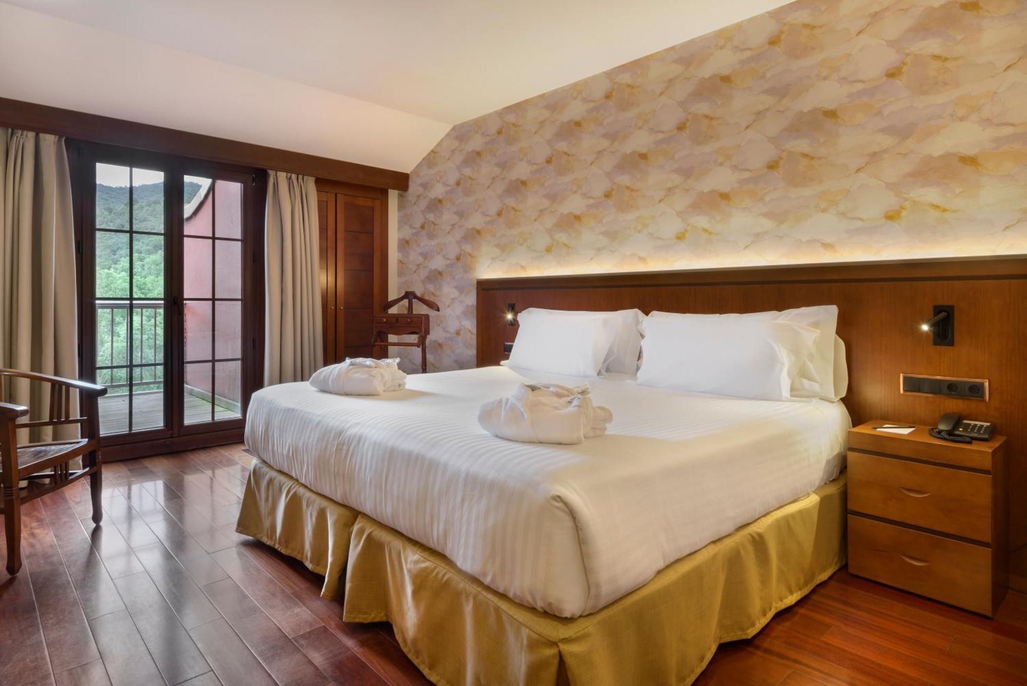 Hotel & Spa Monasterio De Больтания Экстерьер фото Deluxe room