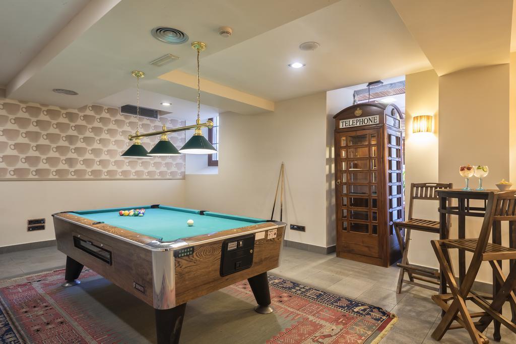 Hotel & Spa Monasterio De Больтания Экстерьер фото The games room